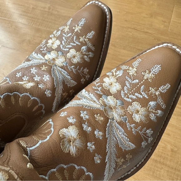 Dingo Primrose Leather Bootie, Brown Embroidered Floral Western Boots, Size 8.5 - Picture 13 of 16